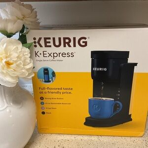 Keurig K-Express Coffee Maker - Black and Blue